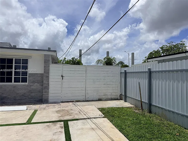 2500 Sunshine Blvd — Photo 9