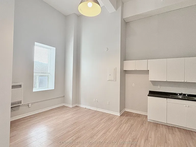 19 Dunlop St W #205 — Photo 3