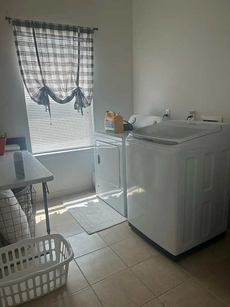 3 bed, 2.5 bath, 1833 sqft, $1,895 — Photo 4
