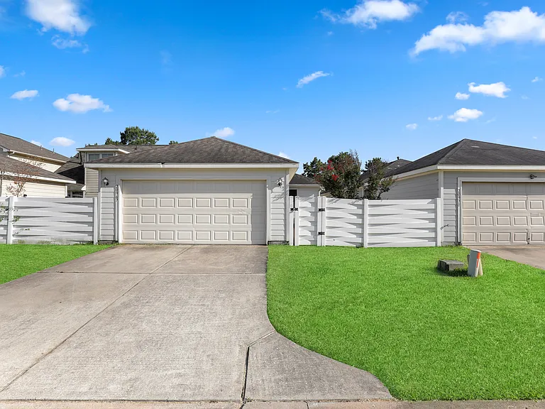 20967 Young Meadows Way — Photo 1