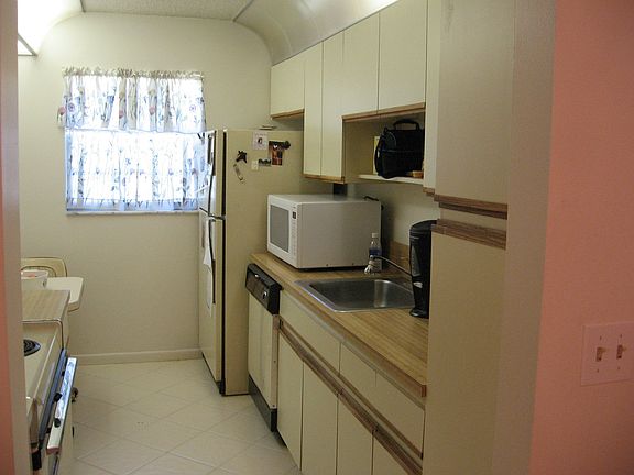 Kitchen with eat-in area