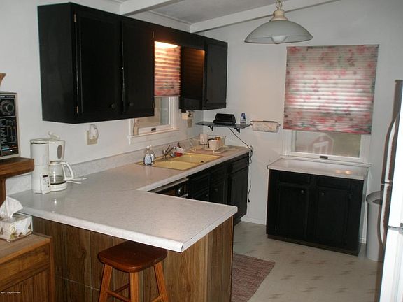 2nd image of 205 Deanne Ct