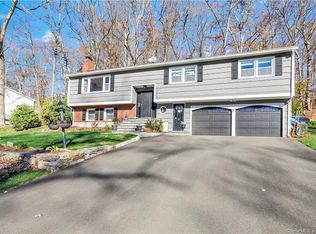 76 Stoneleigh Rd, Trumbull, CT 06611