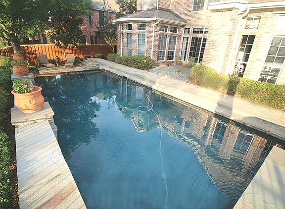 3rd image of 834 Parkwood Ct
