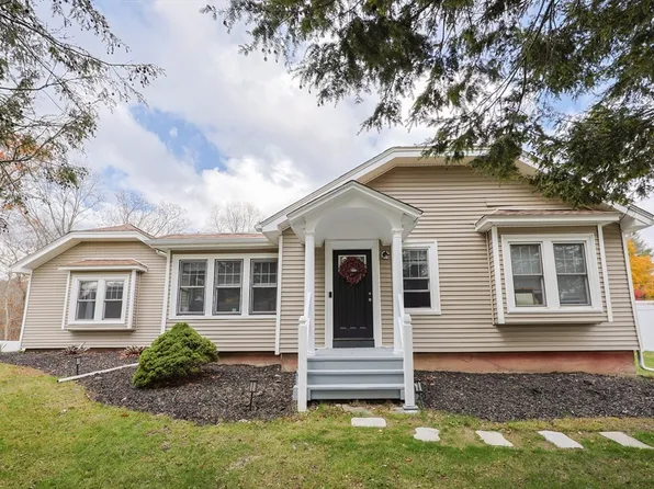 557 Dedham St, Wrentham, MA 02093