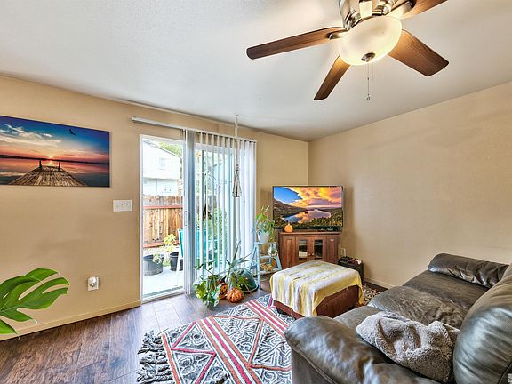 5th image of 4010-4016 Village Dr