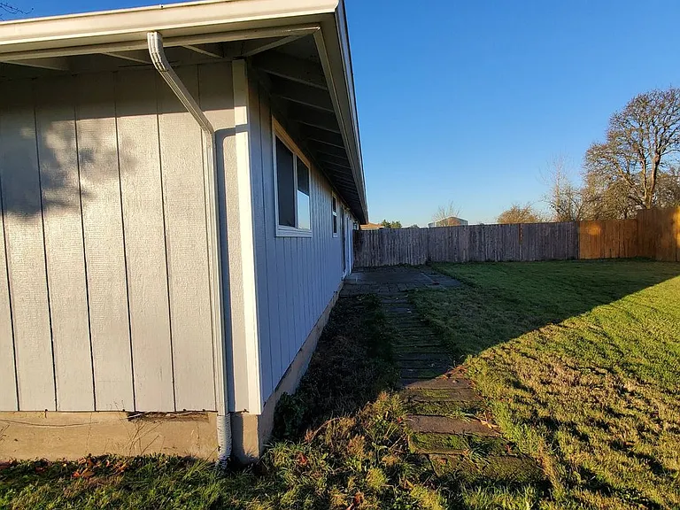 4311 Waverly Dr NE — Photo 23