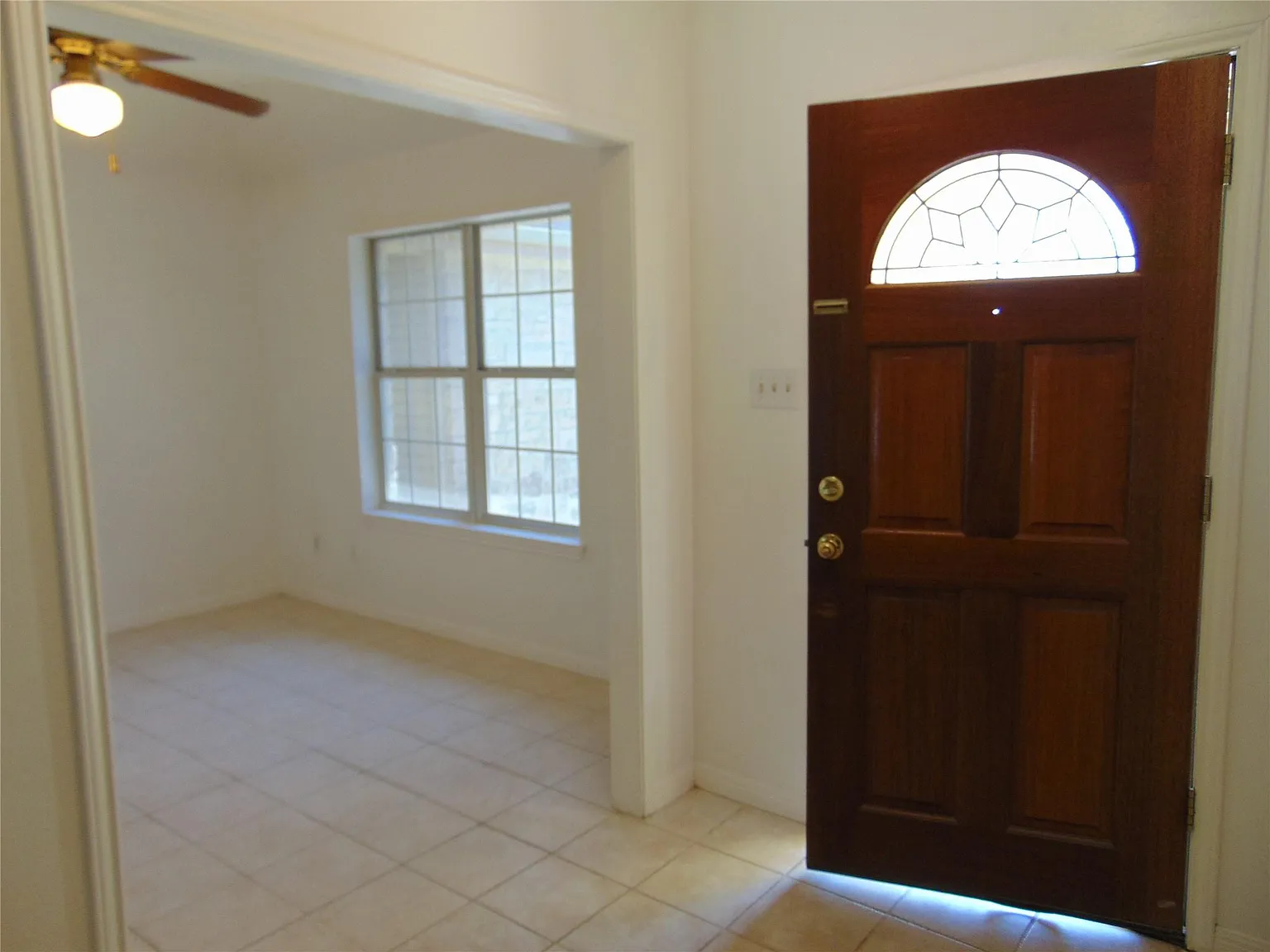 3 bed, 2.5 bath, 1842 sqft, $2,550 — Photo 4