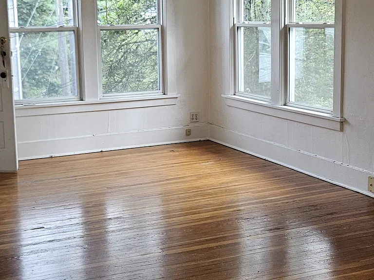 3315 E Howell St — Photo 9