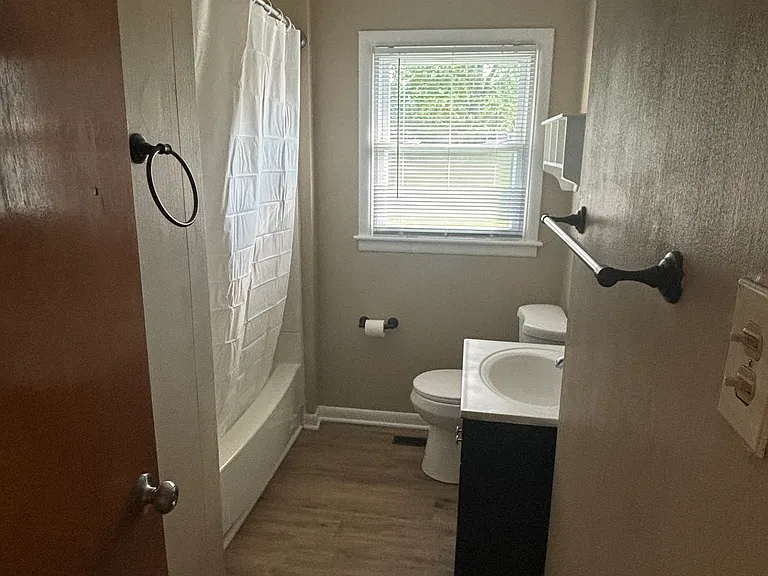 1807 Ashmoor Ln — Photo 18