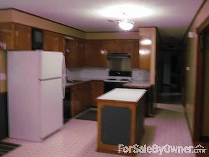 4th image of 224 Willis Dr