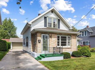 1306 Philippen St, Manitowoc, WI 54220