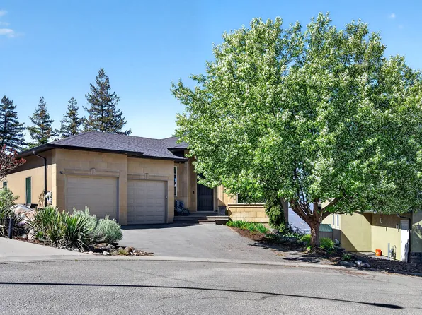 424 Azure Pl, Kamloops, BC V2E 2R2