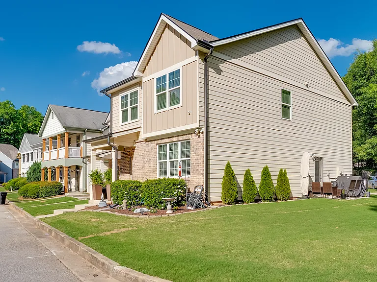 1313 Sweetbriar Cir — Photo 3