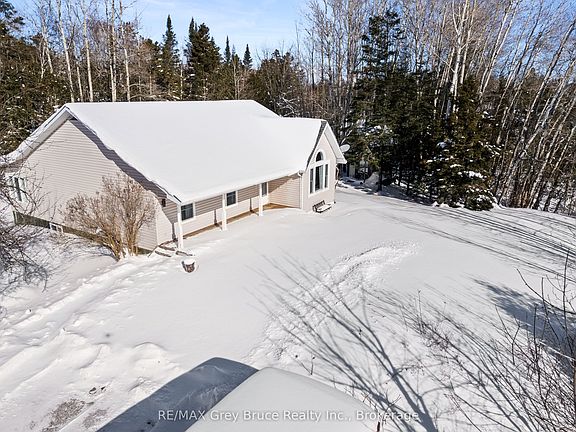 3rd image of 20 Cape Hurd Rd