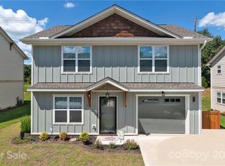 93 Towne Pl, Clyde, NC 28721