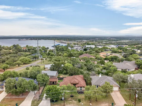 212 Knights Row, Cottonwood Shores, TX 78657