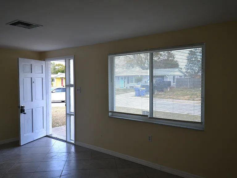 1351 Whitehall Ln — Photo 10