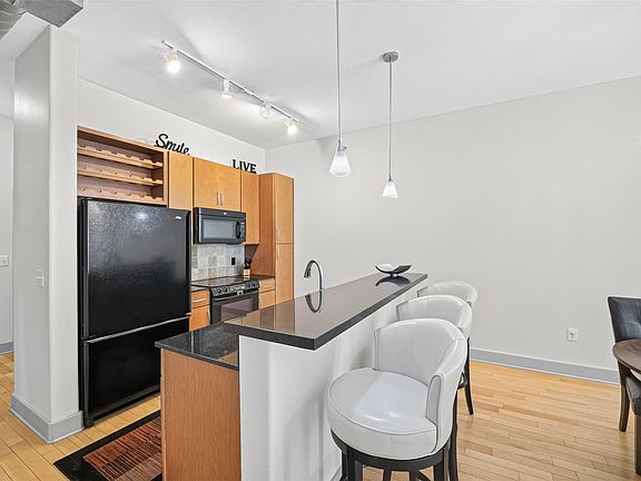 3rd image of 1901 Post Oak Blvd APT 3210