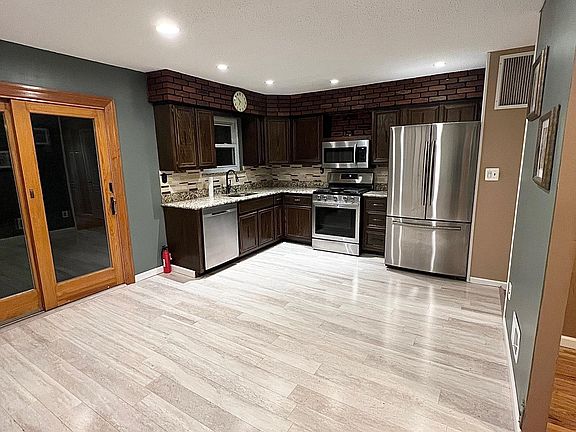 5th image of 107 Ladd Ave