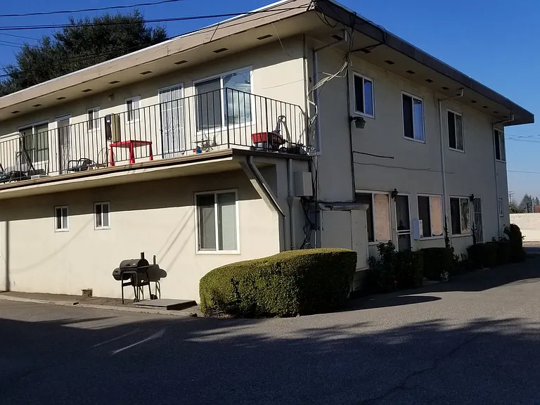 1932 Davis St #4 — Photo 8