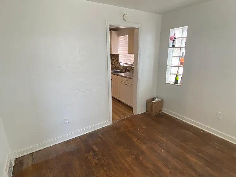 1454 Sylvan Ter — Photo 7