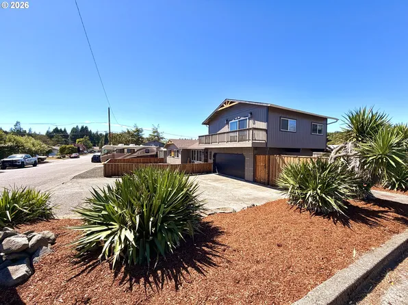 2600 15th St, North Bend, OR 97459