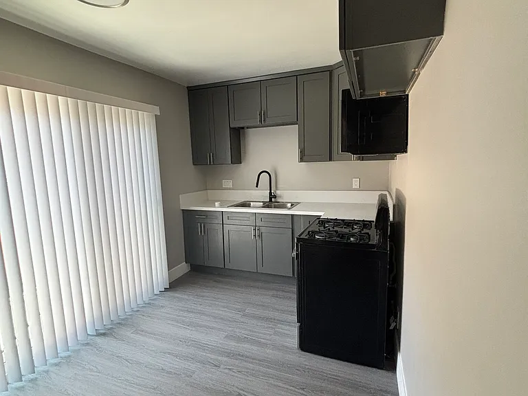 14012 Doty Ave #18-1 — Photo 2