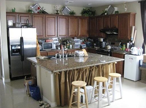 KITCHEN ISLAND