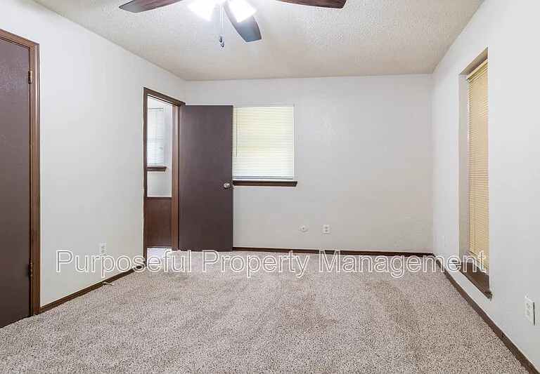 9317 NE Sherwell Dr — Photo 20