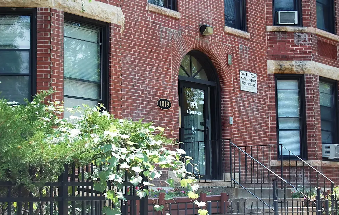 Elliot Apartments — Photo 3