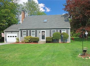 8 School Ln, Chester, CT 06412