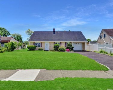 17 Andrew Lane, Levittown, NY, 11756