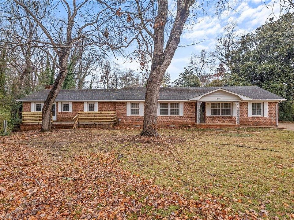 1st image of 2220 Pineview Cir