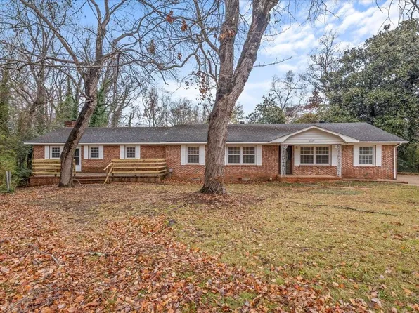 2220 Pineview Cir, Spartanburg, SC 29302