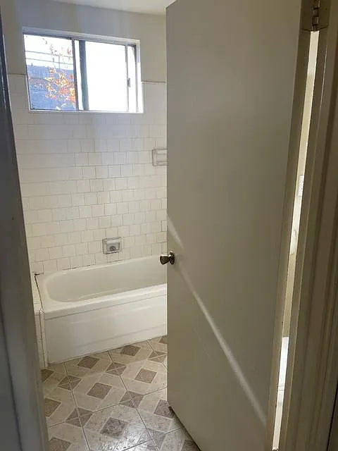 10840 Bluffside Dr — Photo 4