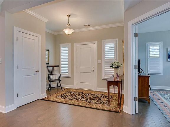 3rd image of 185 Harvest Ln