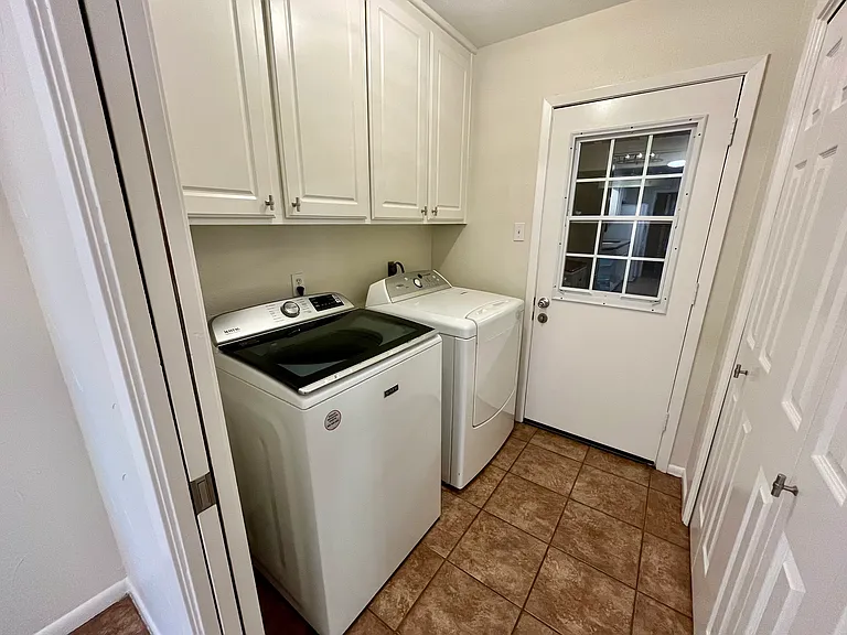 438 Georgetown St — Photo 12