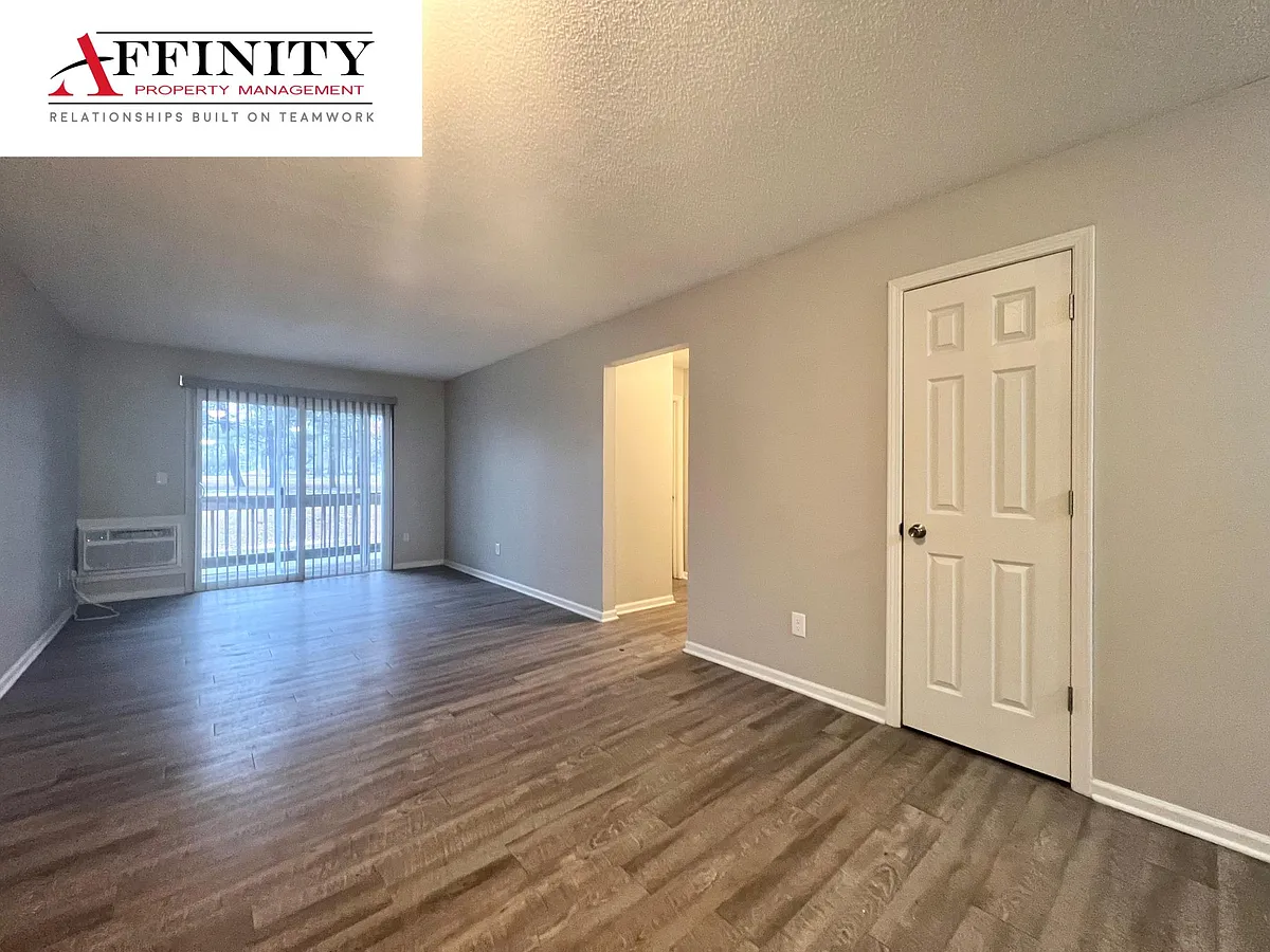 Building Photo - 8609 Holmes Rd #202