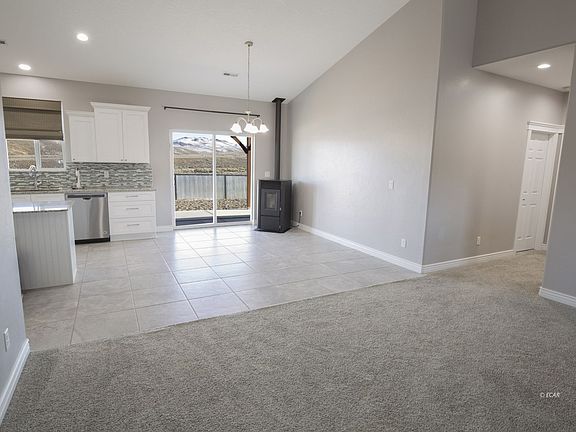 5th image of 627 Stageline Loop