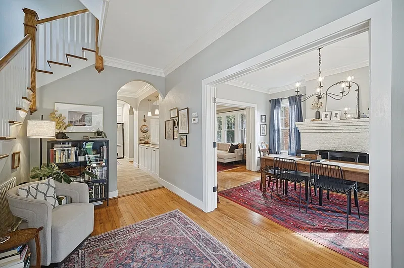 4 bed, 2.5 bath, 2300 sqft, $3,500 — Photo 2