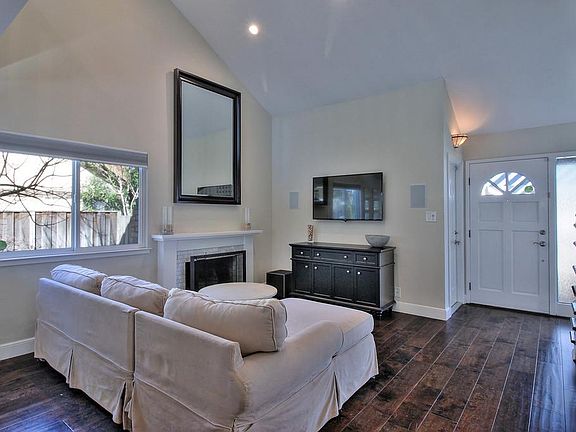 3rd image of 262 Los Palmos Way