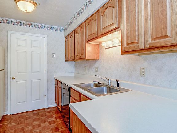 2nd image of 5365 Camelot Dr APT 37