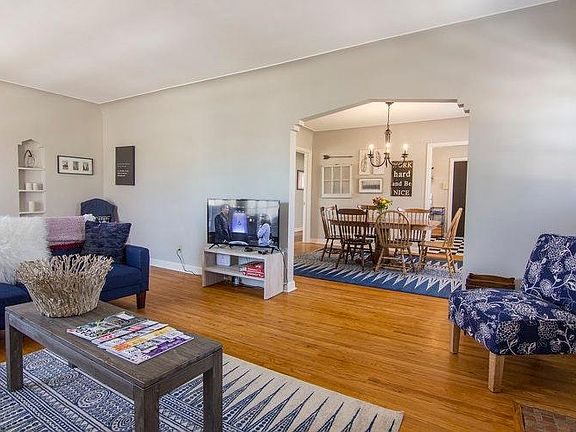 4th image of 1423 Vincent Ave N #1423