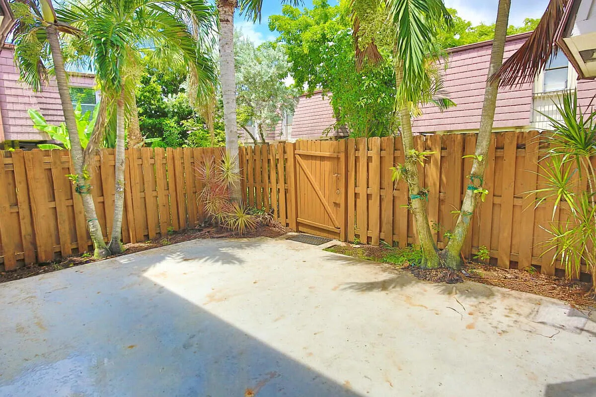 2 bed, 2.5 bath, 1284 sqft, $2,550 — Photo 2