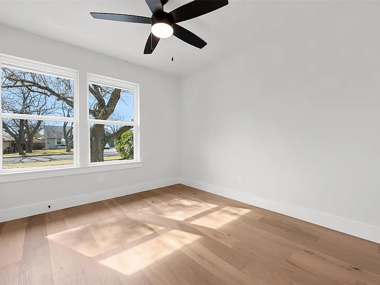 2404 Monarch Dr — Photo 21