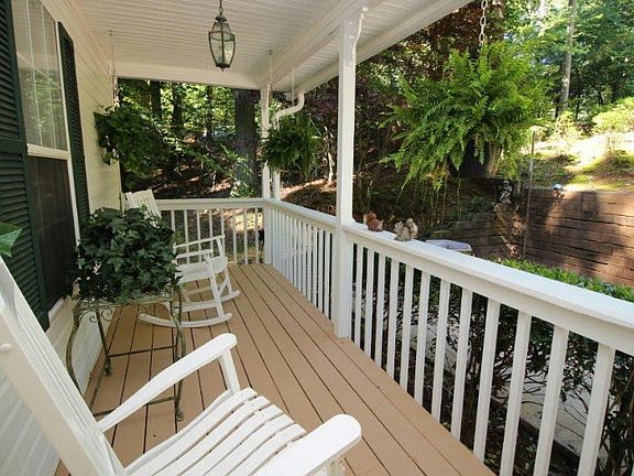 3rd image of 836 Riverview Dr