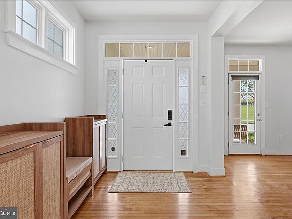 5th image of 218 Braddock St