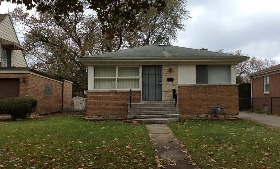 1444 Morris Ave photo 1
