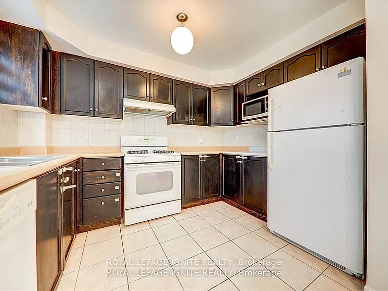 80 Acorn Pl #8 — Photo 12